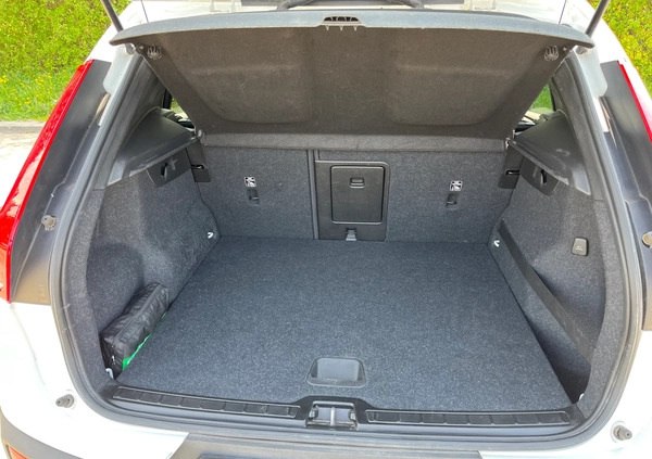 Volvo XC 40 cena 110700 przebieg: 82600, rok produkcji 2019 z Gdynia małe 254